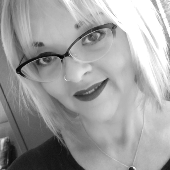 Meet your Posher, Heather - Picture 2 of 2